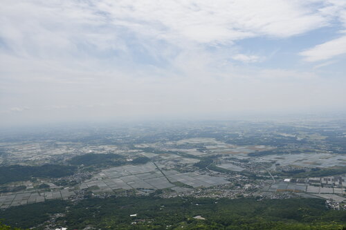 男体山山頂からは関東平野が一望できる.jpg